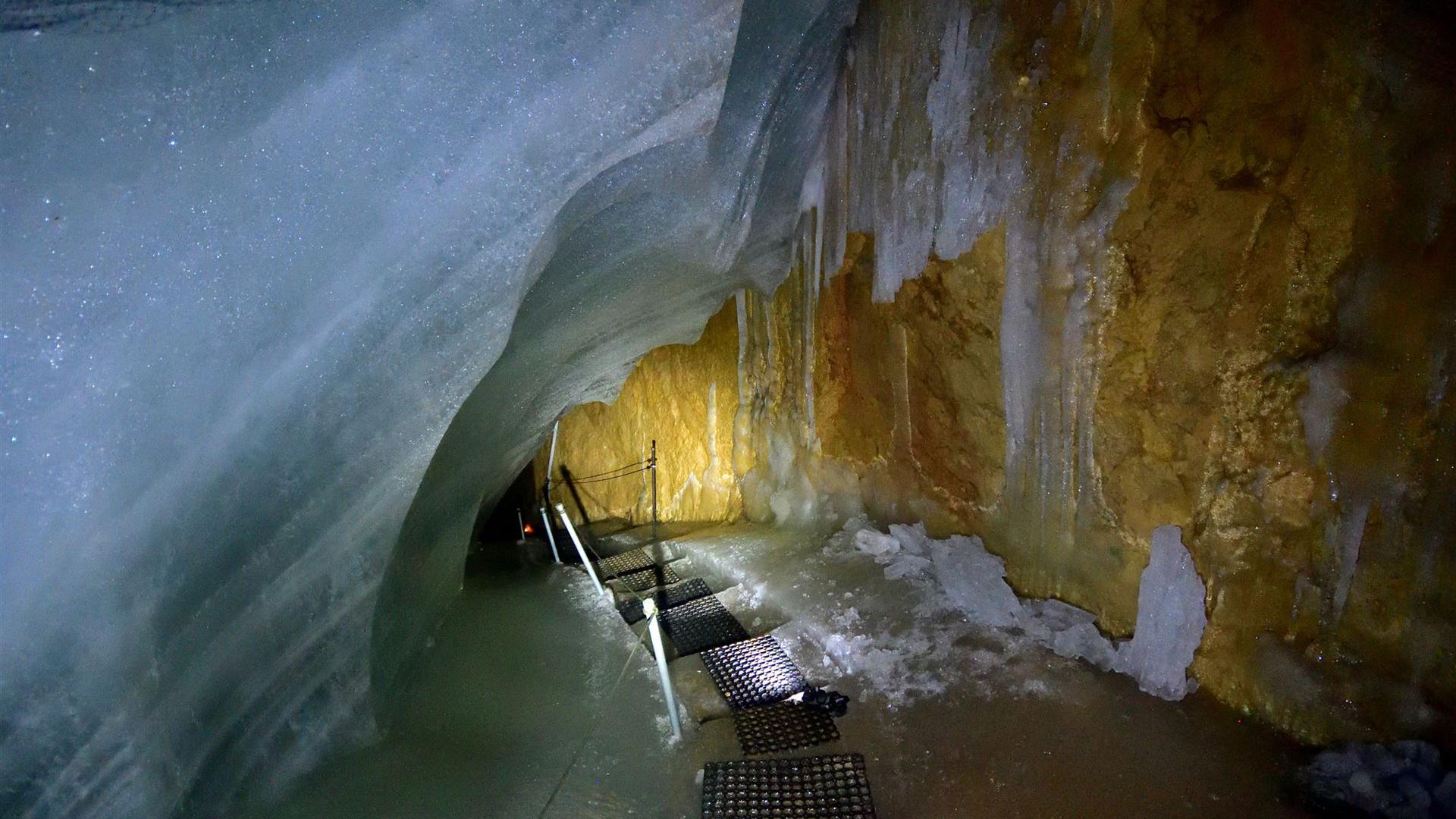 Herzlich willkommen auf der site der Schellenberger Eishöhle im